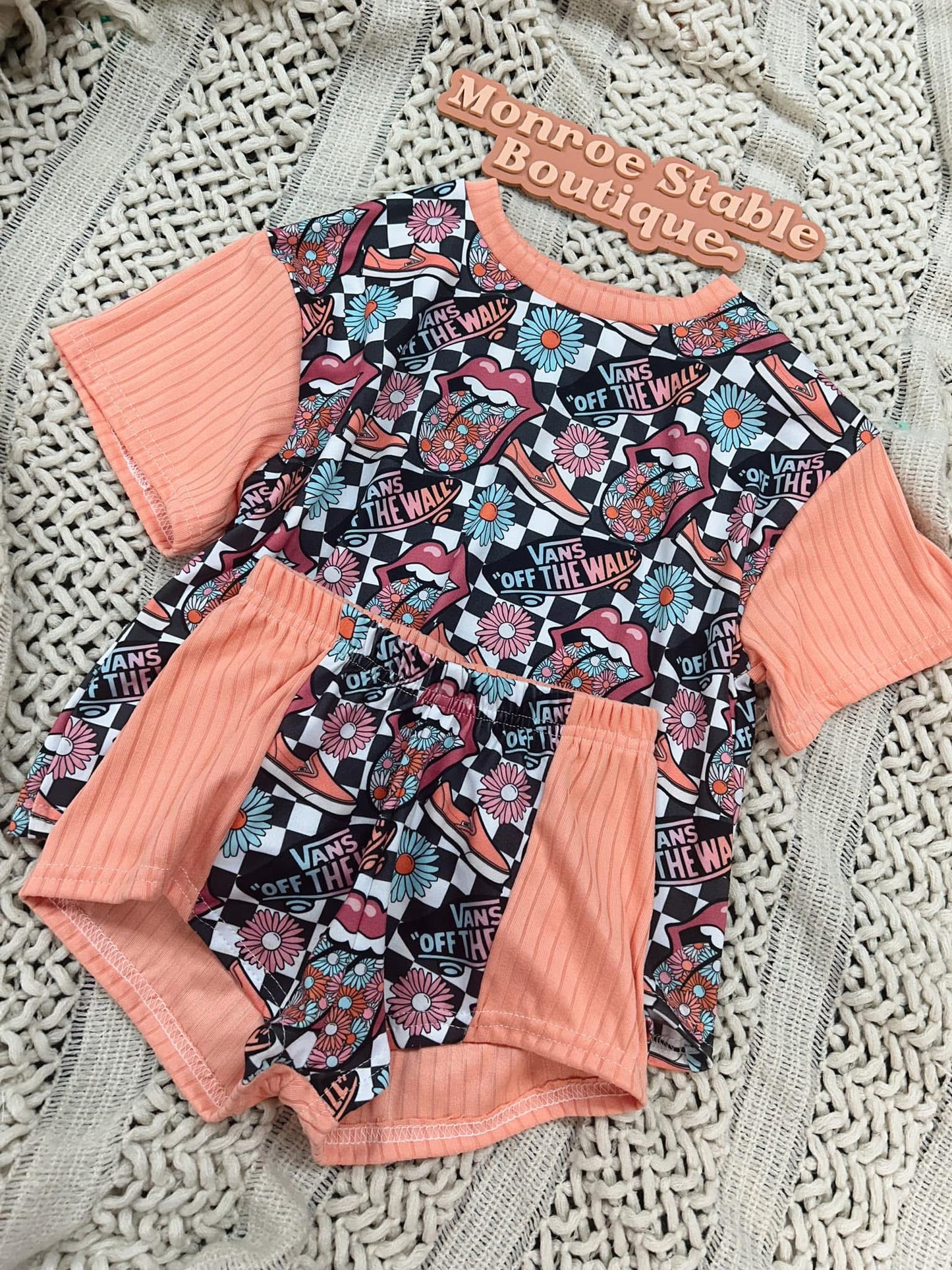 Oversized tee/breezy shorts (pick print) comes with solid