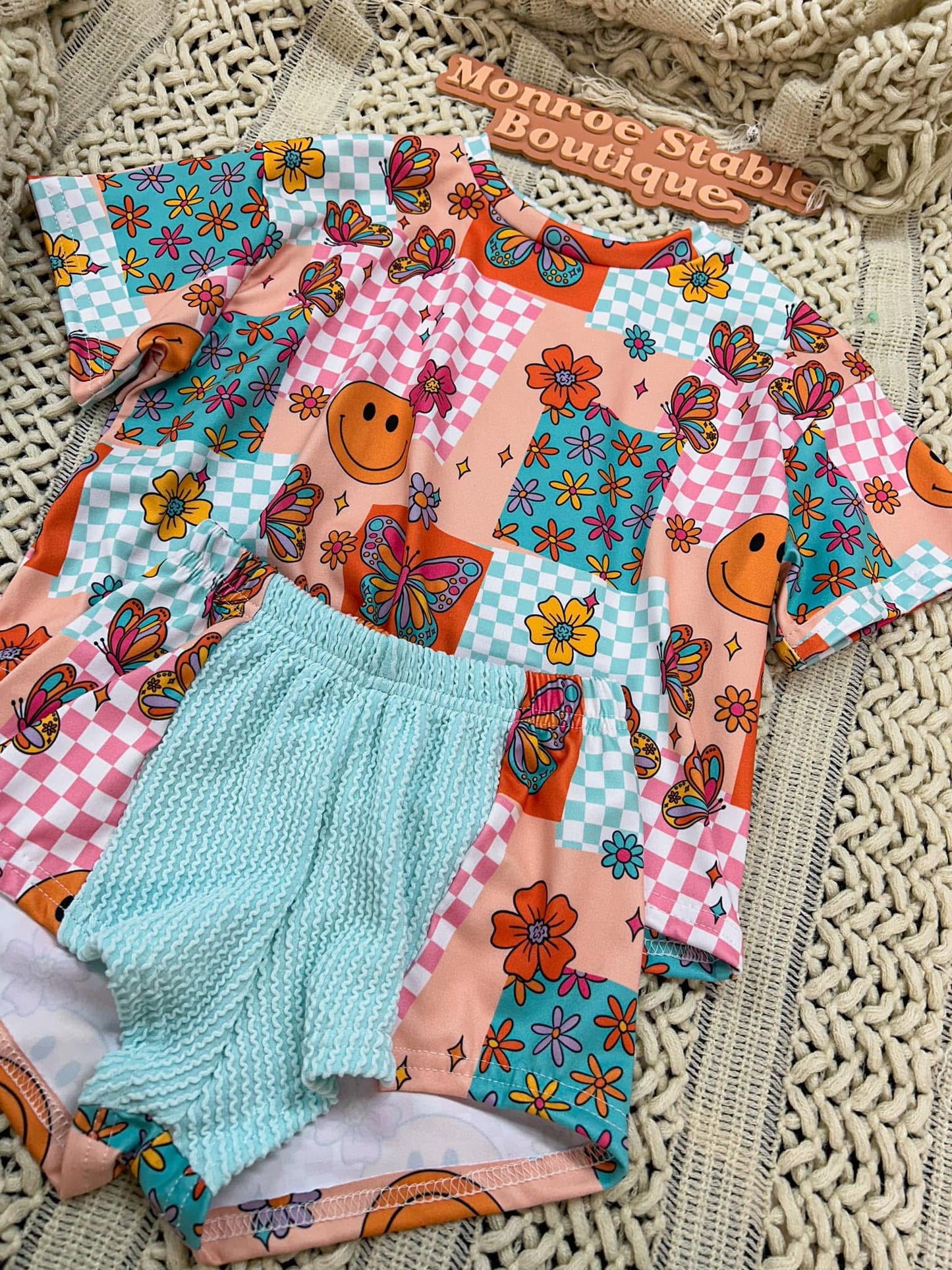 Oversized tee/breezy shorts (pick print) comes with solid